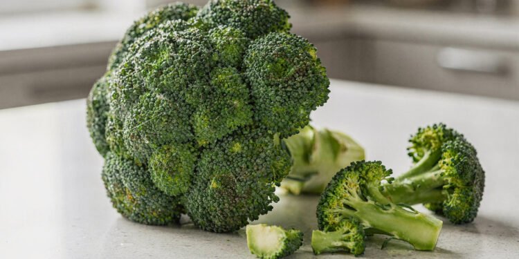 Nem laranja, nem acerola: esse vegetal tem mais vitamina C que muitas frutas e ajuda a fortalecer a imunidade