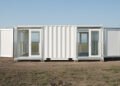 Casa container chinesa montada em dez minutos, não precisa de pedreiro e dispensa gastos com tijolos