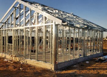 A tecnologia que levanta casas de 250 m2 em apenas duas semanas sem usar um único tijolo ou gota de cimento