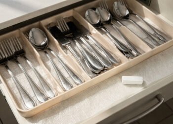 O truque que vai acabar com as manchas de ferrugem dos seus talheres