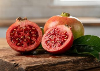 Uma fruta comum pode ajudar a pele, o intestino e ainda matar a vontade de comer doce