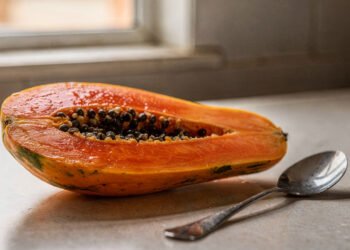 Nem banana, nem maçã: essa fruta surpreende ao ajudar o intestino a funcionar melhor e aliviar desconfortos