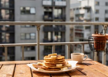 Troquei o pão por essa panqueca de banana e aveia no café da manhã quando comecei a reduzir açúcar