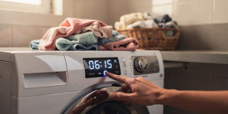 O melhor momento para ligar a máquina de lavar para gastar menos energia, segundo especialistas