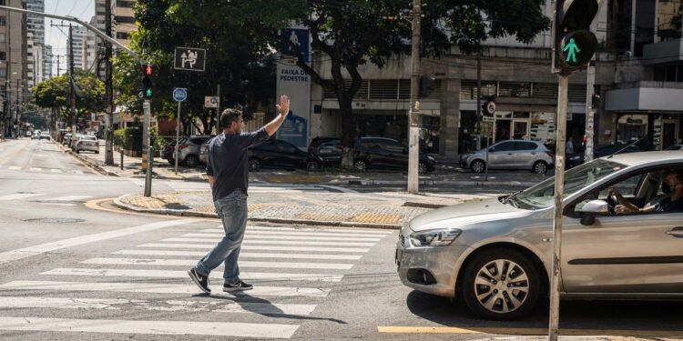 O que significa agradecer quando alguém te deixa atravessar a rua
