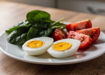 Aqui está o que acontece quando você come ovos todos os dias, de acordo com nutricionistas
