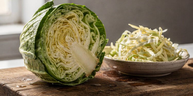 A folha verde simples que pode ajudar na cicatrização e no funcionamento do intestino