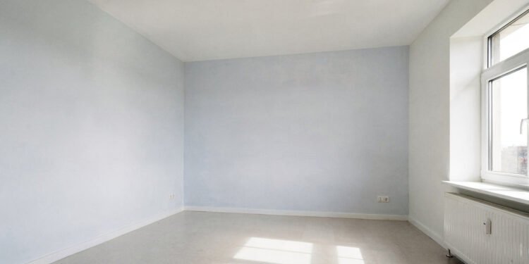 O segredo da cor do teto para fazer um cômodo pequeno parecer muito mais alto e arejado sem quebrar paredes