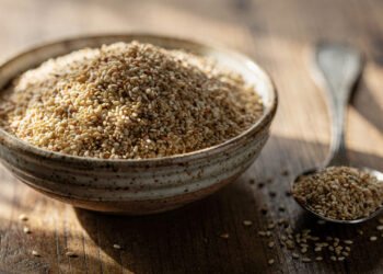 O grão ancestral que supera o leite em cálcio e ajuda a fortalecer os ossos sem pesar na digestão