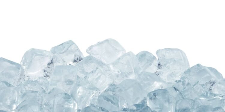 Por que mastigar gelo pode ser um alerta importante para sua saúde - Créditos: depositphotos.com / BreakingTheWalls