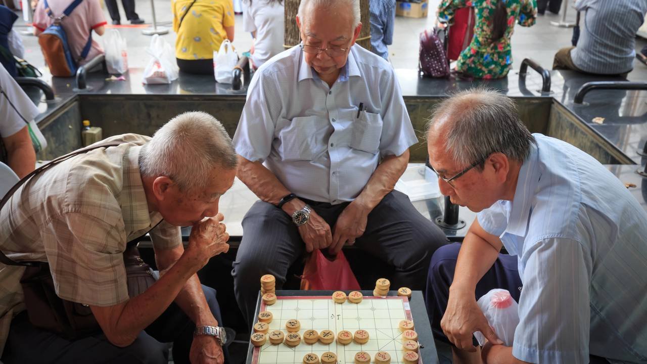 Os jogos de estratégia certos podem ajudar a fortalecer o raciocínio após os 50 anos, segundo estudos
