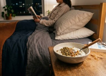 A mistura de iogurte com semente de abóbora à noite que constrói massa magra enquanto você está dormindo