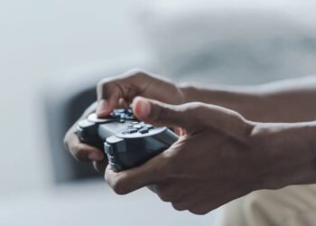 O que significa quando um jovem passa horas em jogos online e evita interações fora da internet, segundo a psicologia