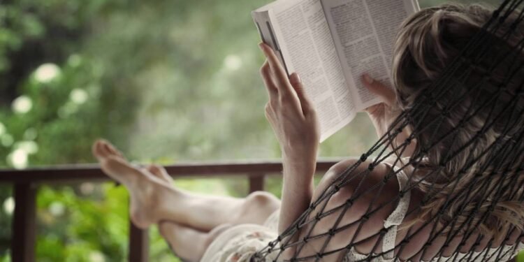 Ler com prazer melhora saúde mental e desempenho - Créditos: depositphotos.com / mihtiander