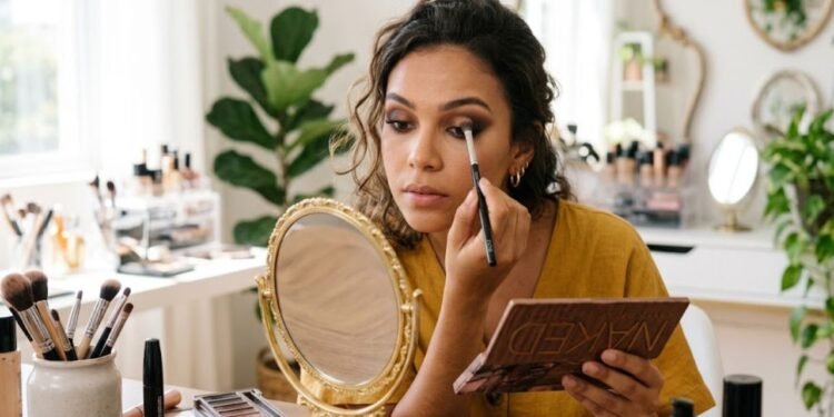 Essa estratégia de iluminação estratégica funciona como um farol para a visão de quem observa