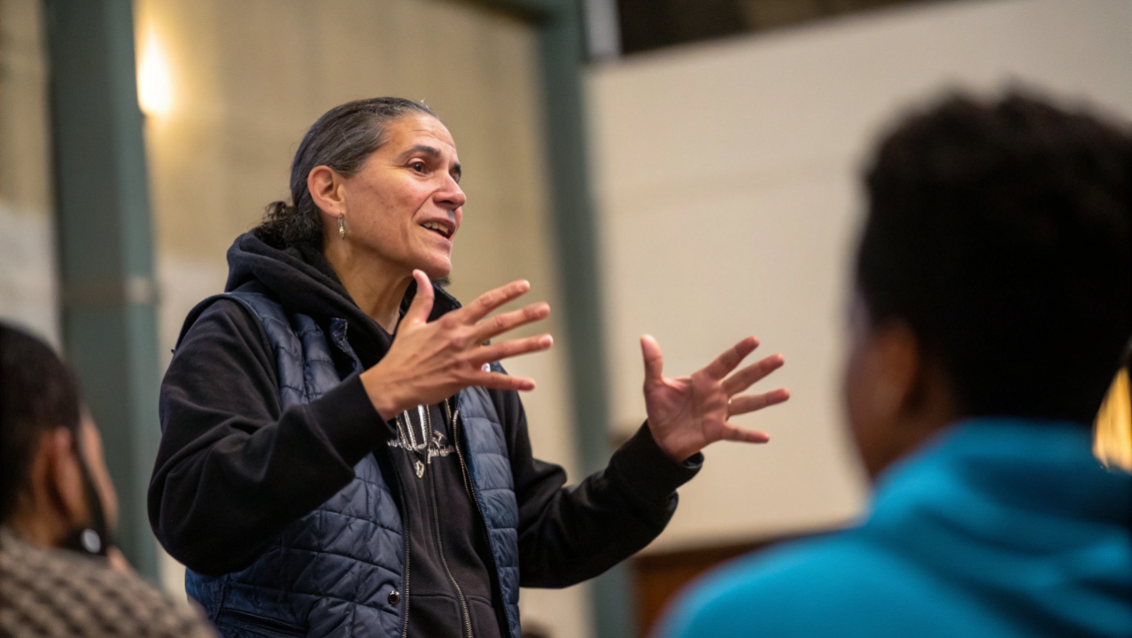 O que significa mexer constantemente nas mãos enquanto fala