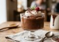 Receita fácil de mousse de chocolate com 3 ingredientes para fazer em casa