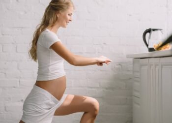 O único exercício de força que mulheres após os 40 anos devem fazer para reduzir dores nas costas