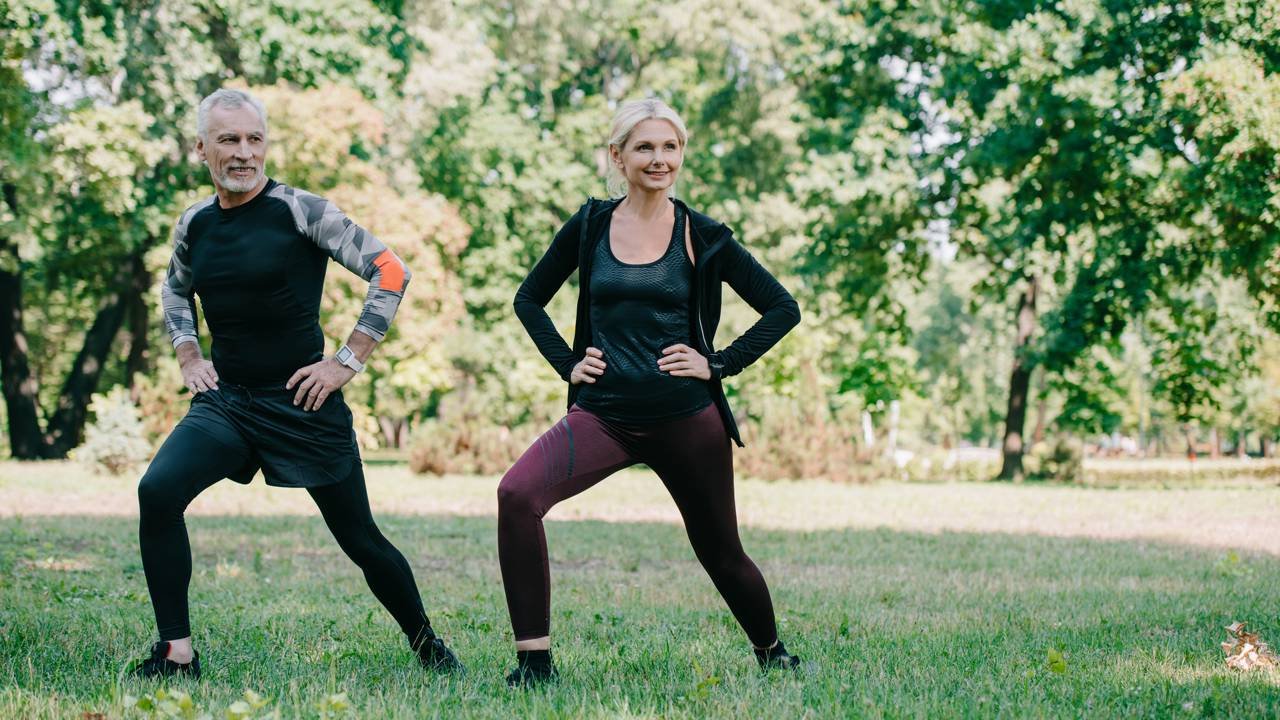 O único exercício de força que mulheres após os 40 anos devem fazer para reduzir dores nas costas