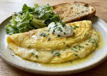 O café da manhã com mais proteína pode ajudar a segurar a fome e dar energia logo nas primeiras horas do dia