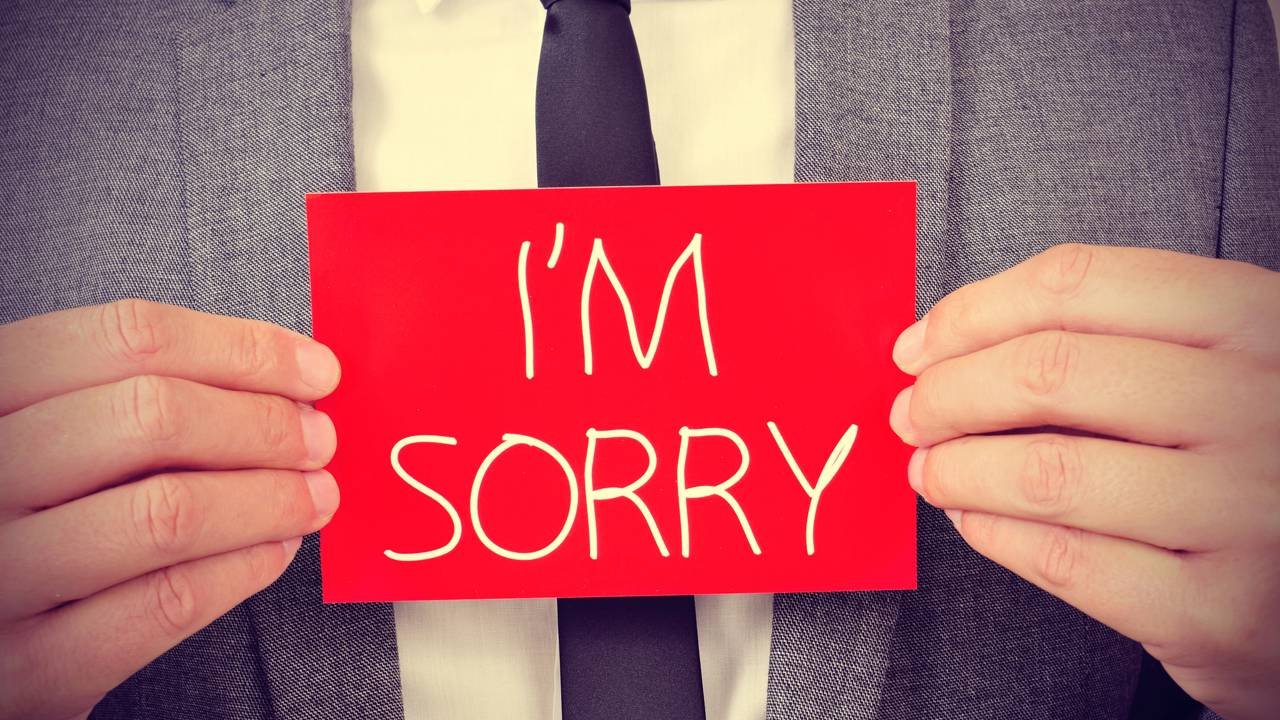 O que significa quando uma pessoa evita pedir desculpas mesmo quando está errada
