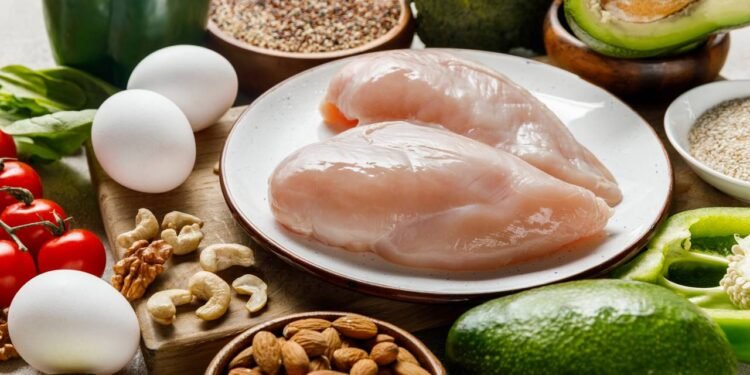 Os alimentos com mais proteína e menos calorias para incluir na sua dieta