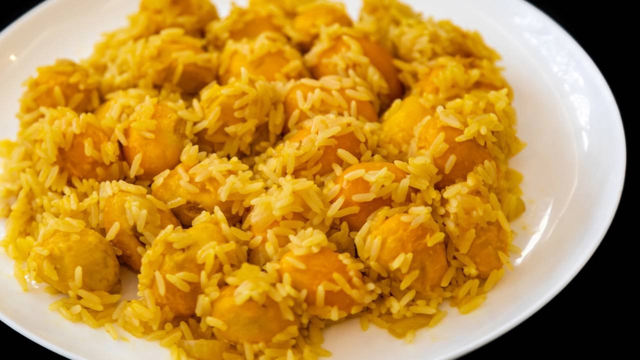 A fruta tropical rica em vitamina C e antioxidantes que cresce em uma árvore símbolo do Cerrado brasileiro
