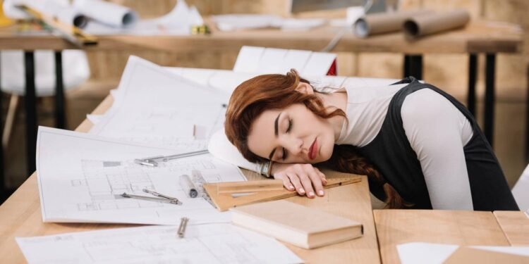 O que significa sentir sono o tempo todo e quando isso merece atenção médica