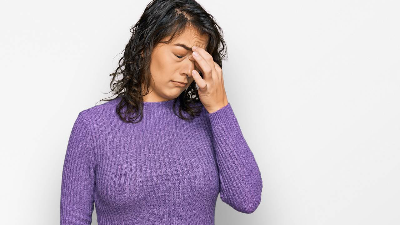 O que significa sentir sono o tempo todo e quando isso merece atenção médica
