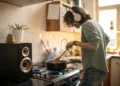 O que significa cozinhar ouvindo música