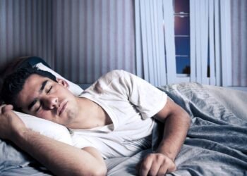 Por que algumas pessoas gostam de dormir com barulho de fundo, segundo a psicologia