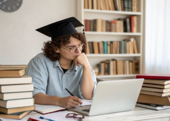 Poucos sabem o método simples para remover manchas de gordura de azulejos da cozinha