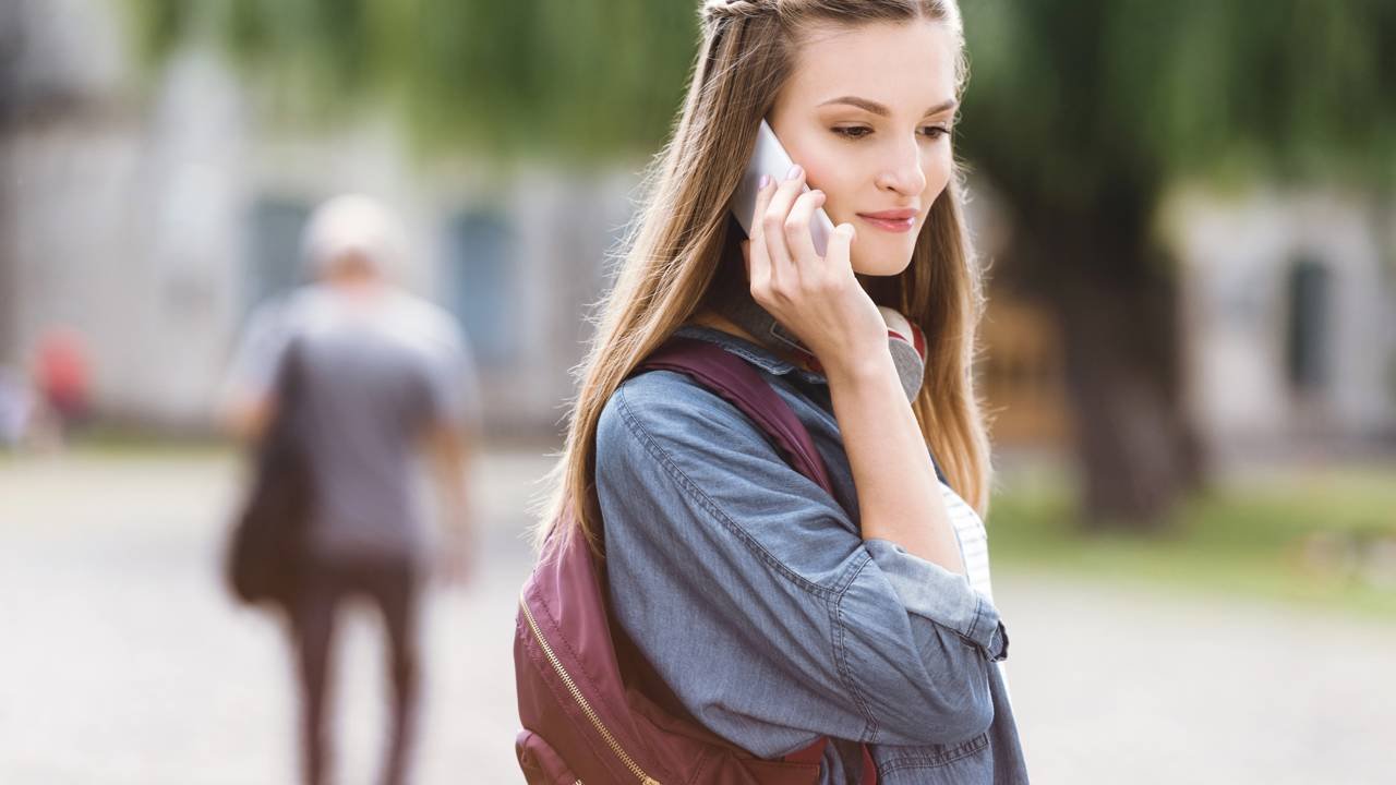 O que significa quando uma pessoa prefere conversar online do que pessoalmente, segundo a psicologia
