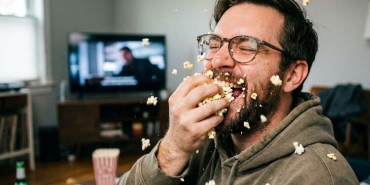 Se a pipoca entra todos os dias no lugar de frutas, iogurte, castanhas ou outros lanches variados