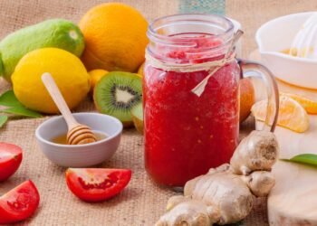 Especialista revela receita de smoothie de frutas vermelhas que fortalece o coração