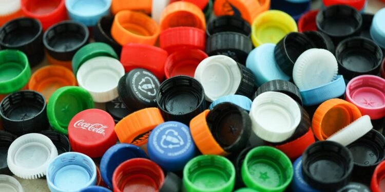 Poucos sabem para que servem os relevos nas tampas de garrafa PET