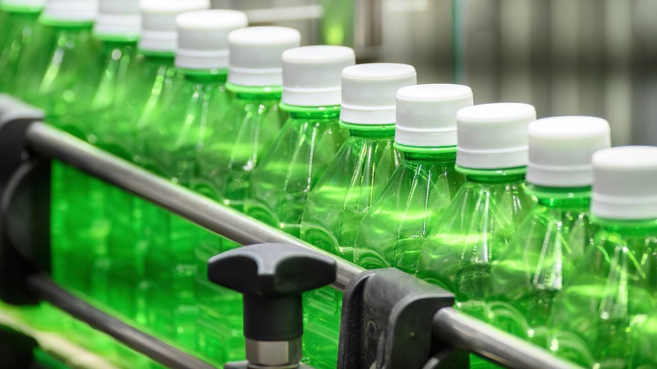 Poucos sabem para que servem os relevos nas tampas de garrafa PET