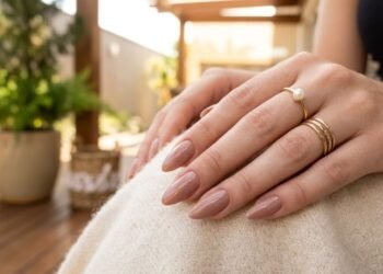 O formato dessa unha está conquistando os salões por deixar as mãos mais finas e sofisticadas