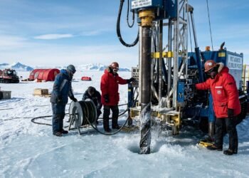 Cientistas perfuram 523 metros abaixo do gelo da Antártida Ocidental e recuperam um registro geológico de 23 milhões de anos
