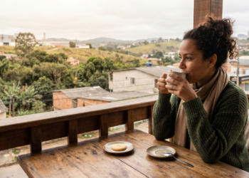 As bebidas consumidas no inverno que podem atrapalhar as defesas do organismo