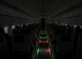 Por que os aviões sempre mantêm as luzes apagadas durante a decolagem e o pouso? A explicação tem a ver com segurança dos passageiros