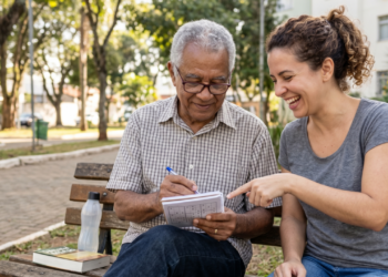 Principais causas do Alzheimer e hábitos que podem fortalecer sua mente e evitar o declínio cognitivo