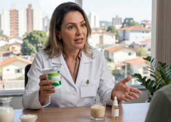 Nutricionista explica: o problema do iogurte “fit” não é a gordura do leite, é a grande quantidade de adoçantes e aromatizantes