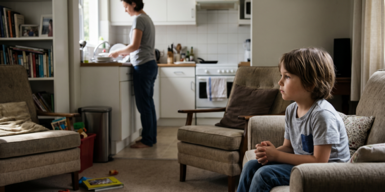 As pessoas que cresceram tendo que adivinhar o humor dos pais não aprenderam empatia. Elas aprenderam a sobreviver ao clima da casa
