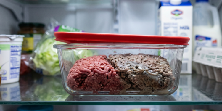 Carne moída na geladeira: quanto tempo ela dura antes de estragar e quais sinais indicam risco