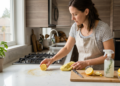 As formas mais eficientes de usar limão na limpeza da cozinha