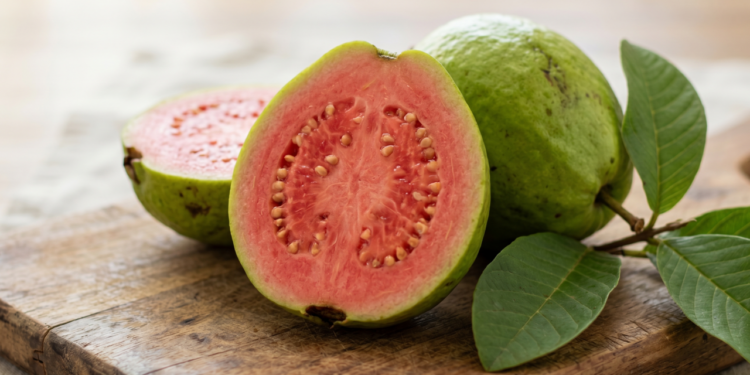 A fruta rica em proteínas que quase ninguém consome, mas pode ajudar na saciedade