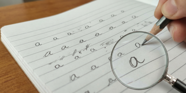 Como uma pessoa insegura escreve a letra “a”, segundo a grafologia