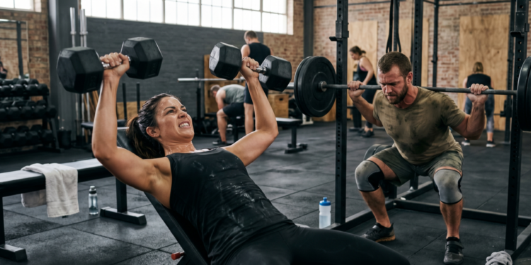 Pessoas que treinam mesmo sem motivação tendem a alcançar mais resultados físicos ao longo do tempo