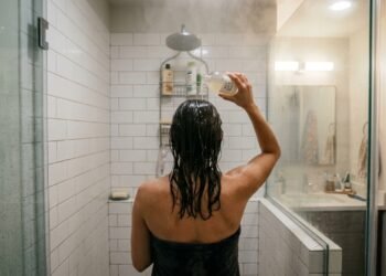 Os benefícios do uso de vinagre branco no cabelo